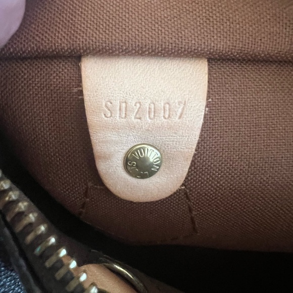 Louis Vuitton
LV Monogram Speedy 25 2007 - Picture 15 of 17